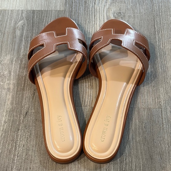 Crown & Ivy Brown Slide Sandals - Picture 7 of 7